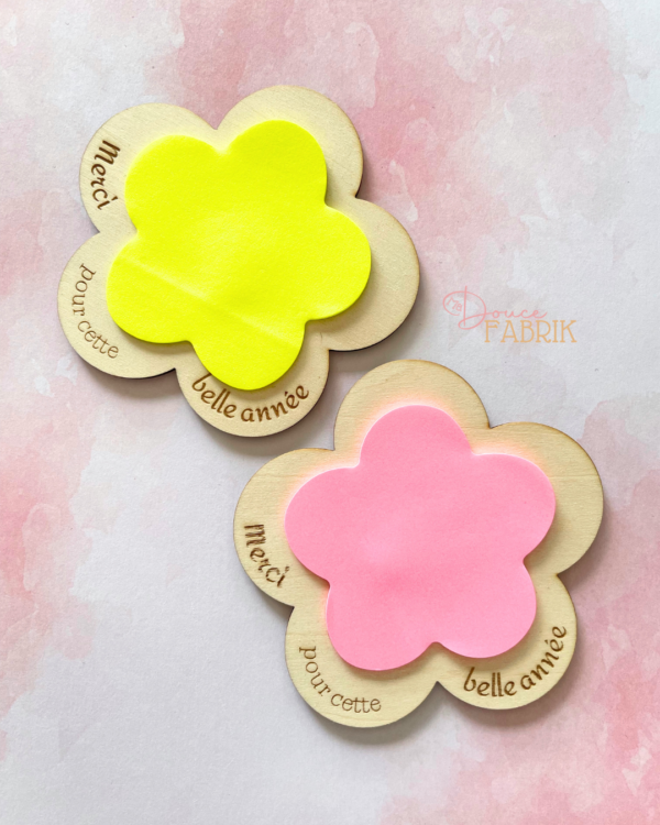 Support Post-it Marguerite en Bois Gravé