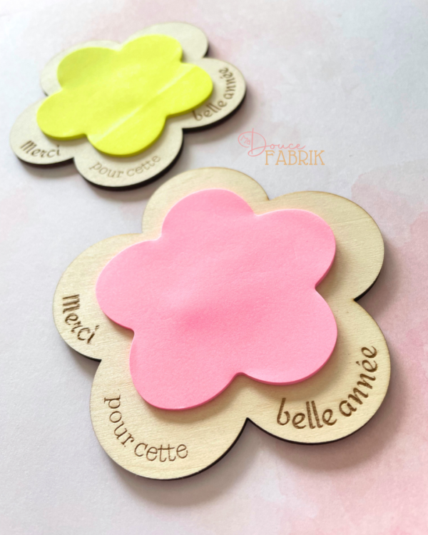 Support Post-it Marguerite en Bois Gravé – Image 2