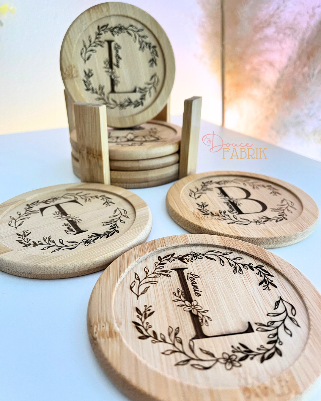 Set de 6 dessous de verre bois personnalisés avec gravure prénom et initiale – Image 2