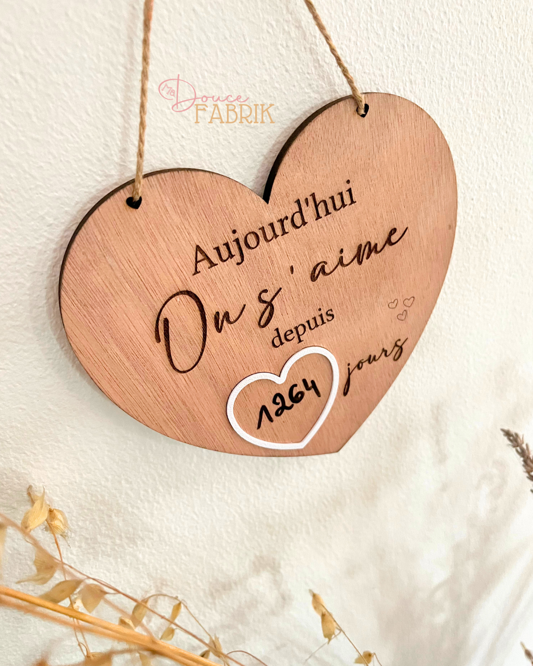 Suspension Cœur en bois "Aujourd'hui on s'aime depuis..." – Image 4