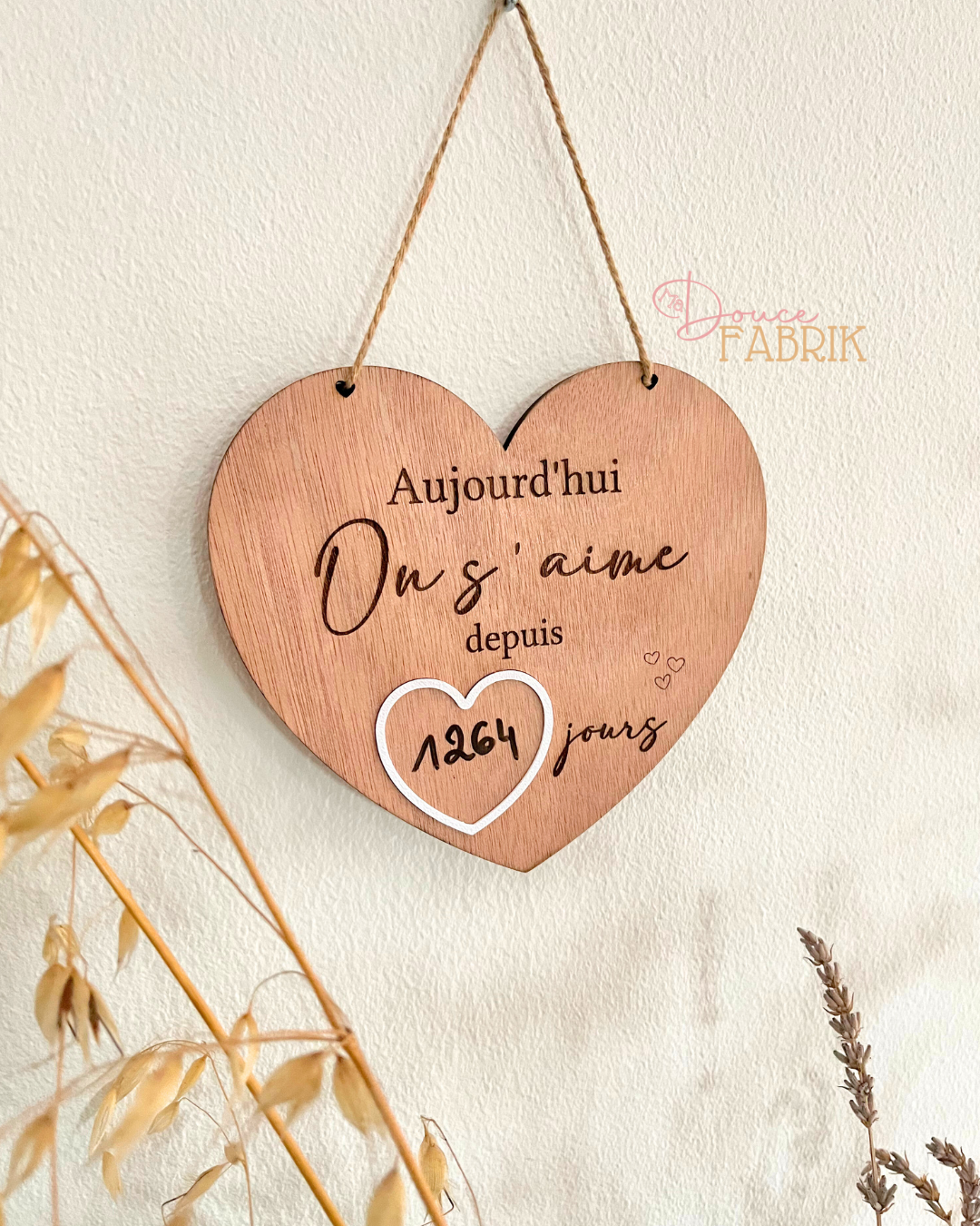 Suspension Cœur en bois "Aujourd'hui on s'aime depuis..." – Image 3