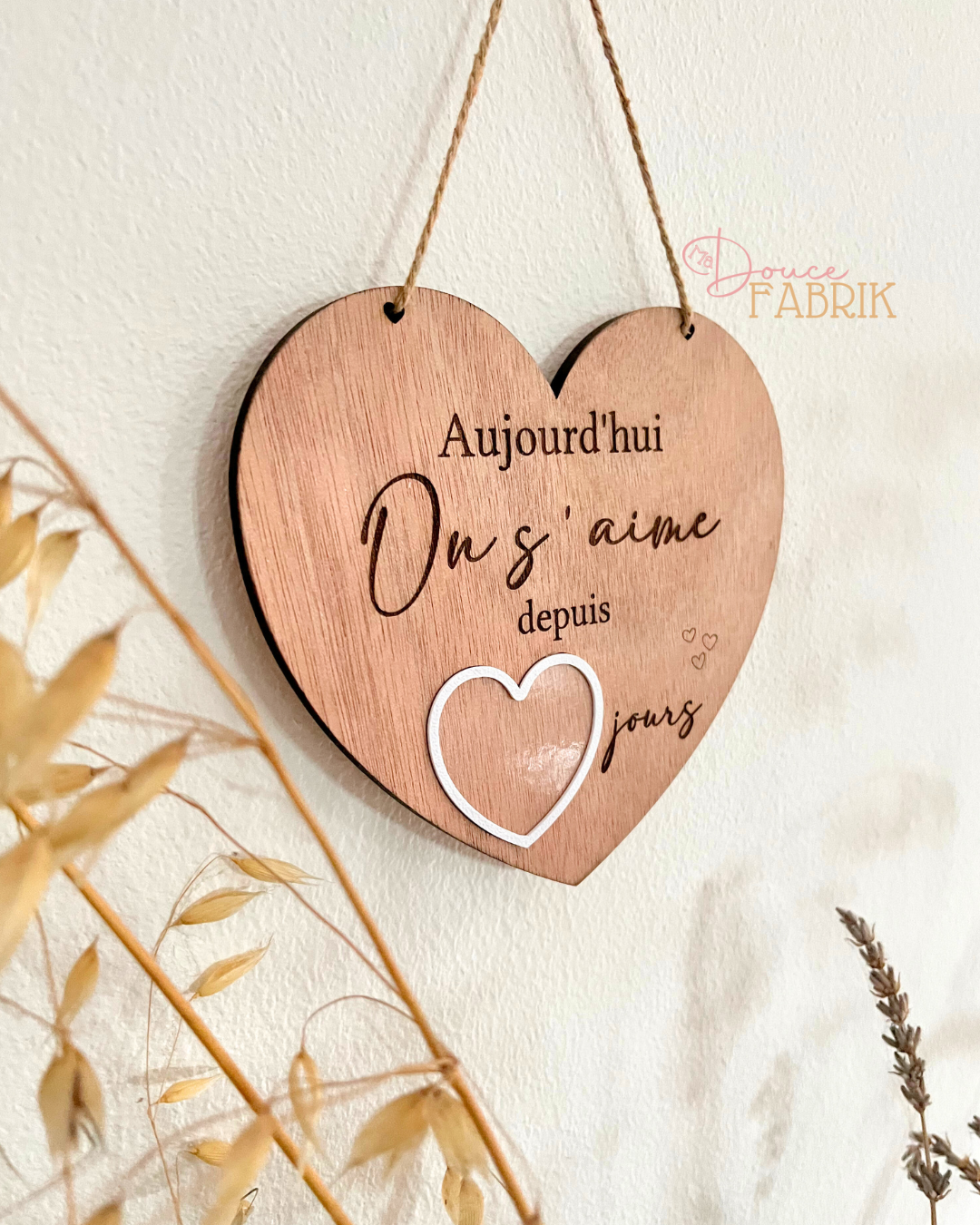 Suspension Cœur en bois "Aujourd'hui on s'aime depuis..." – Image 2