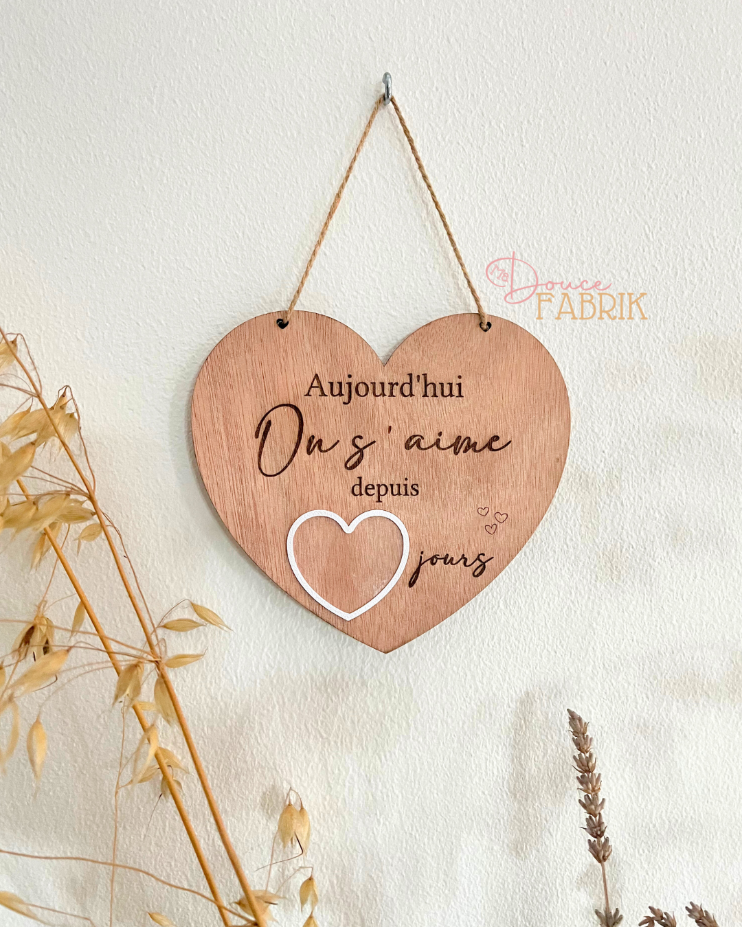 Suspension Cœur en bois "Aujourd'hui on s'aime depuis..."