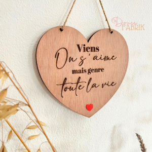 Suspension Cœur en bois "Viens on s'aime mais genre toute la vie"