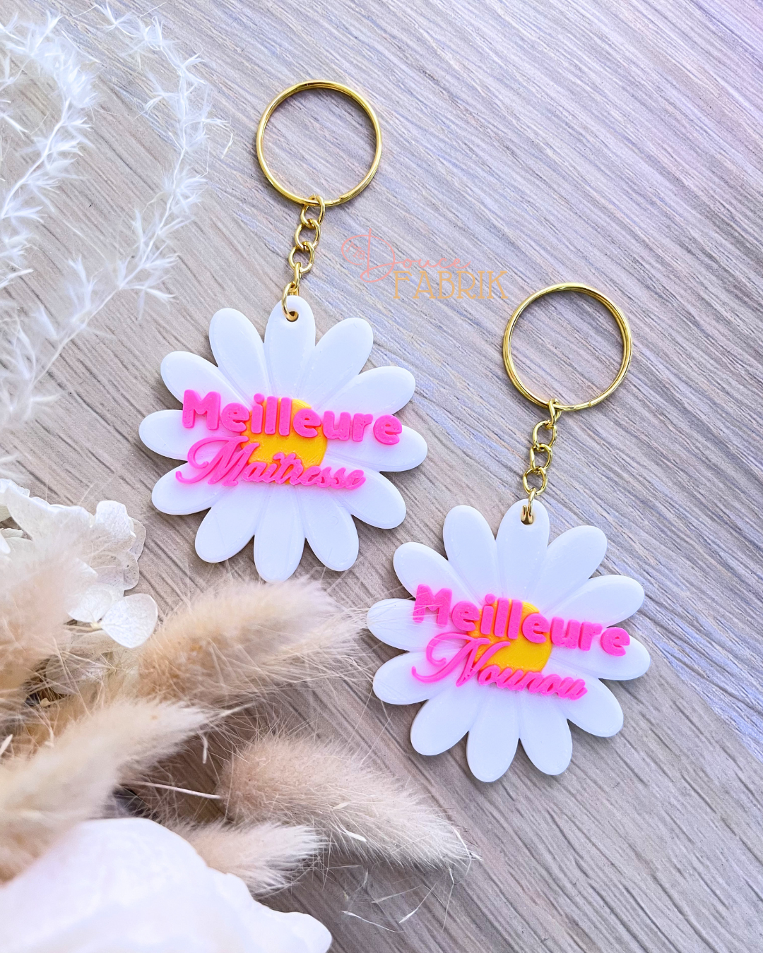 Porte-clé Marguerite "Meilleure Maîtresse / Nounou" – Collection Flower Power